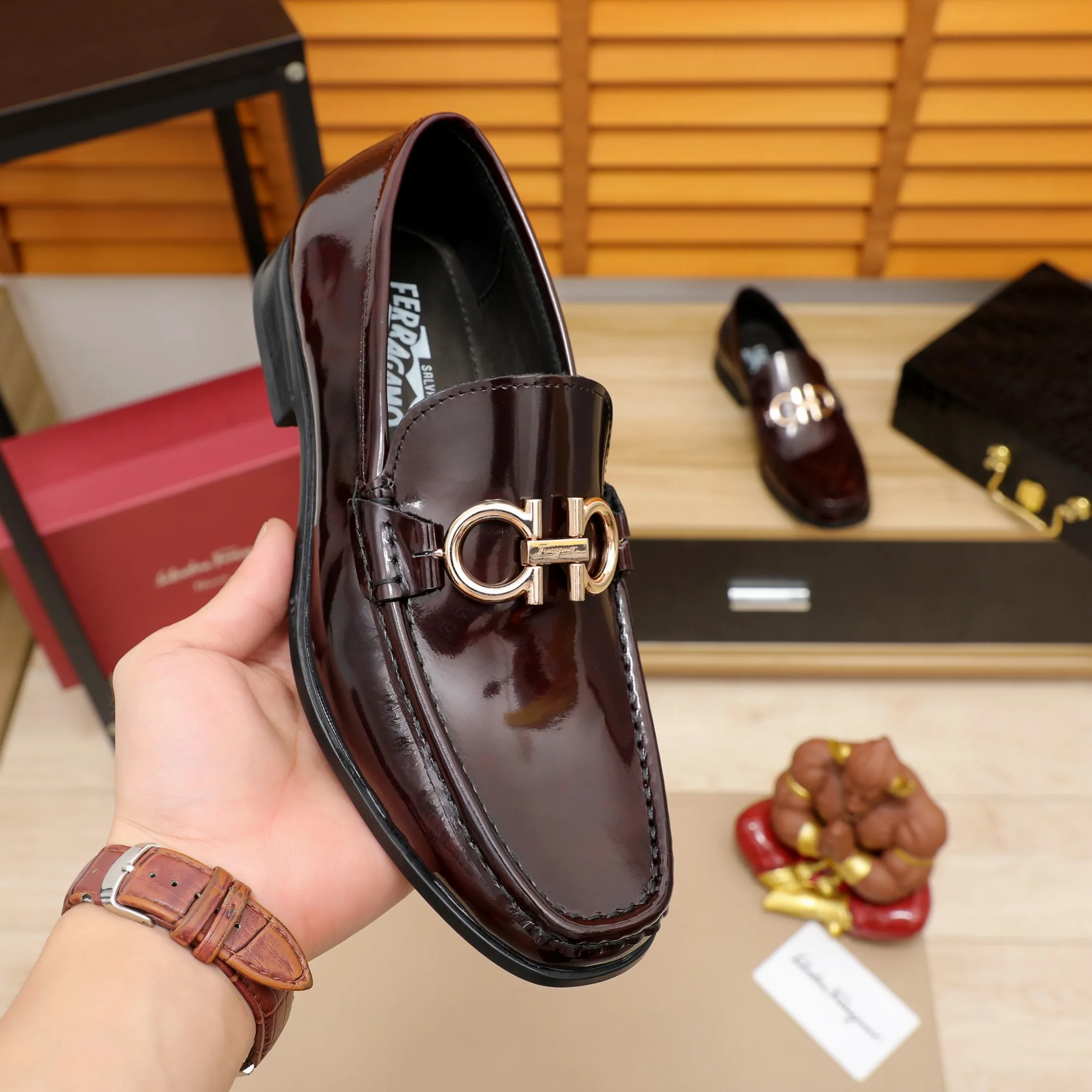 Men's shoes 💰540 🕷🕷🐂【Ferragamo】Ferragamo Popular fashionable casual shoes🇨🇳Official website counter 1:1 production, original mold opening💯Good quality visible, imported high-end first-layer open-edge beaded cowhide, water-dyed🐂leather lining🌿very clear texture, high-quality waterproof, non-slip and wear-resistant outsole🎋high quality and low price, truly handmade🍓black, burgundy, 2 colors optional! Code number 38-45……